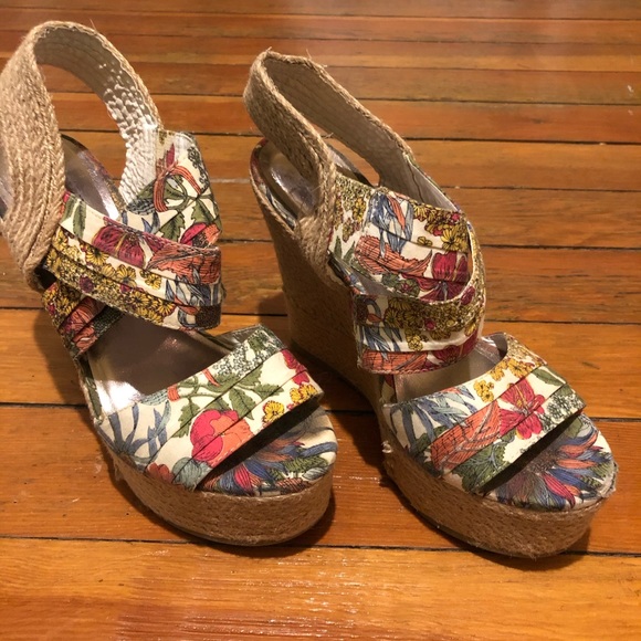 Floral wedges - Picture 6 of 7